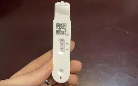 抗原试剂盒说我阳了，但我觉得只是一场发烧+感冒